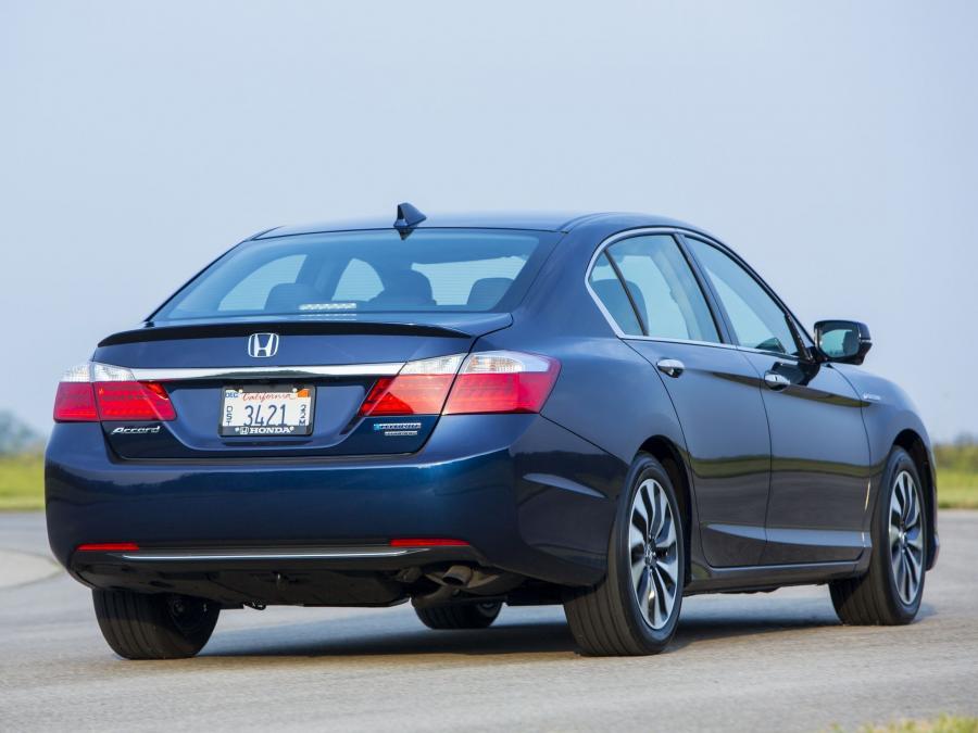  Honda Accord Hybrid Touring 2013 года  (US) (фото 11 из 30)